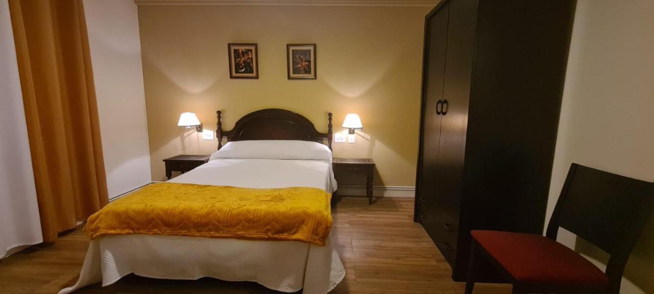 La Casa De La Abuela Hotel นารอน ภายนอก รูปภาพ